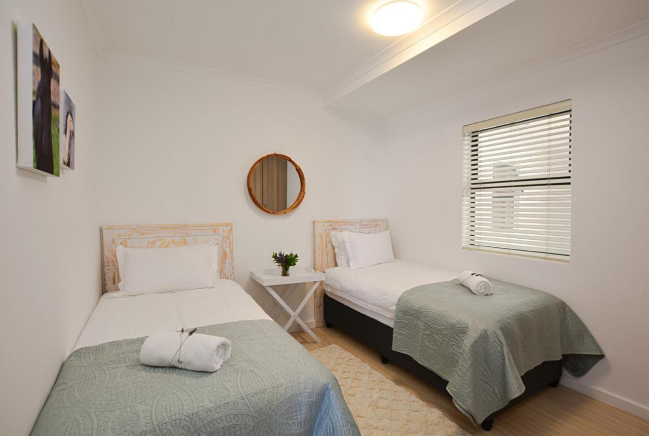 Designer Beachfront Apartment In Big Bay With Swimming Pool- 2 Bedroom, 1 Azure Kapstaden Exteriör bild