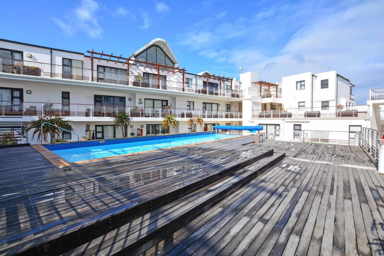 Designer Beachfront Apartment In Big Bay With Swimming Pool- 2 Bedroom, 1 Azure Kapstaden Exteriör bild
