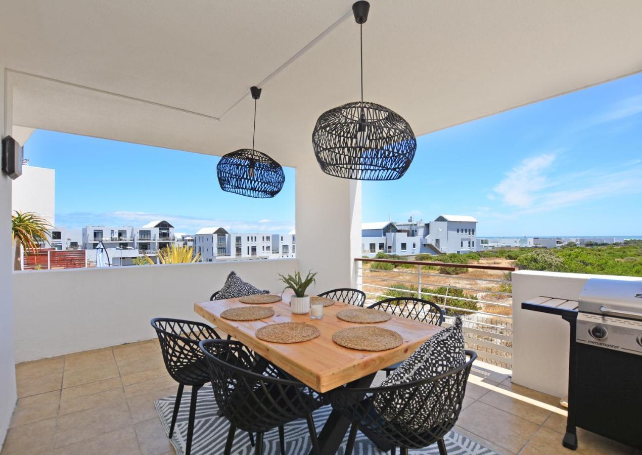 Designer Beachfront Apartment In Big Bay With Swimming Pool- 2 Bedroom, 1 Azure Kapstaden Exteriör bild