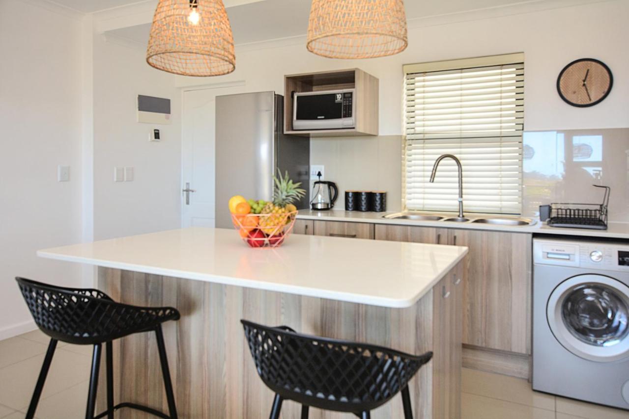 Designer Beachfront Apartment In Big Bay With Swimming Pool- 2 Bedroom, 1 Azure Kapstaden Exteriör bild