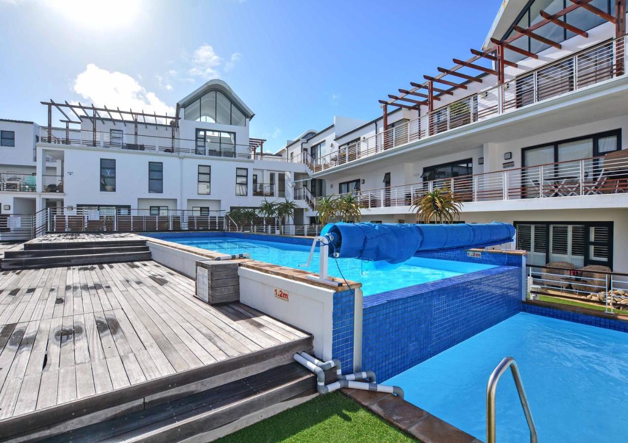 Designer Beachfront Apartment In Big Bay With Swimming Pool- 2 Bedroom, 1 Azure Kapstaden Exteriör bild